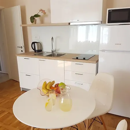 Sunset Apartment *
