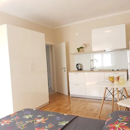 Sunset Apartment *